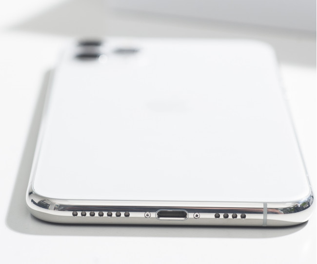 Folosit iPhone 11 Pro Max 256gb, argintiu (MWH52).